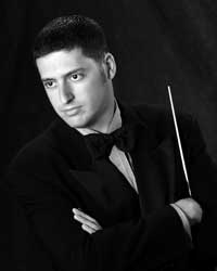 Daniel Boico dirige a la Orquesta Filarmonica de la UNAM