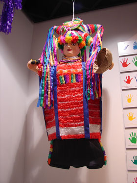 Flor Li de Copala, piÃ±ata creaciÃ³n de David LÃ³pez MartÃ­nez segundo lugar en el Primer Concurso de PiÃ±atas Mexicanas del MAP