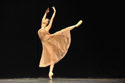 Taller Coreografico de la UNAM presenta Balada mexicana, obra de Gloria Contreras, en el Festival Mexicano. Sala Covarrubias, septiembre 2015