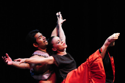 Taller Coreografico de la UNAM presenta Zapata, obra de Guillermo Arriaga, en el Festival Mexicano, Sala Covarrubias, septiembre 2015