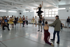 Mario Galizzi en el ensayo de La Bella durmiente del Bosque con la Compania Nacional de Danza, octubre 2018